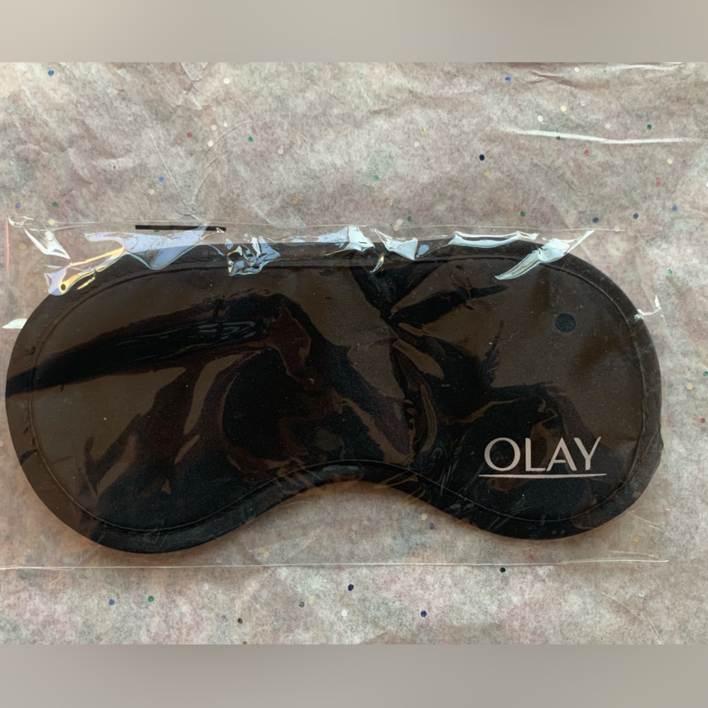 OLAY Black Eye Mask